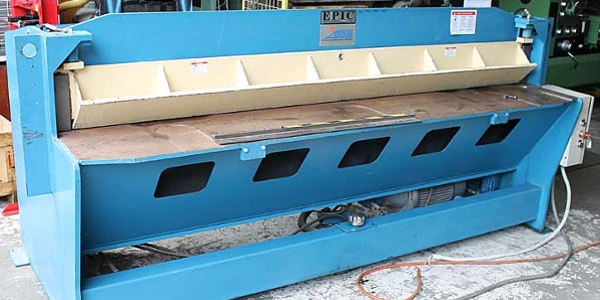 Sheet metal guillotine